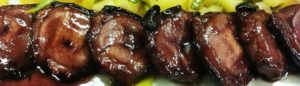 PULPO GUISADO AL VINO TINTO CON VINAGRETA DE MANZANA Y ESPARRAGOS TRIGUEROS